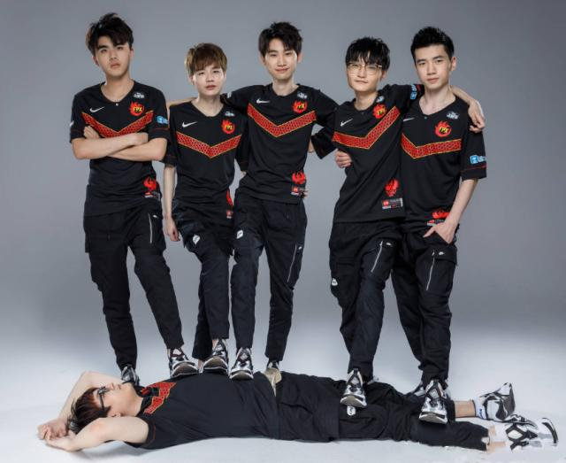 许多评论员 许多评论员